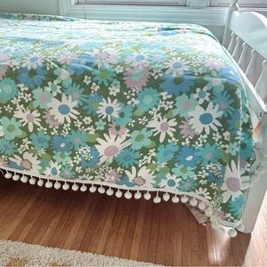 Vintage 1970s FieldCrest Twin Size Lazy Daisy Print Pom Pom Bed Spread Bed Cover